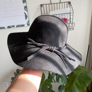 Black sun hat